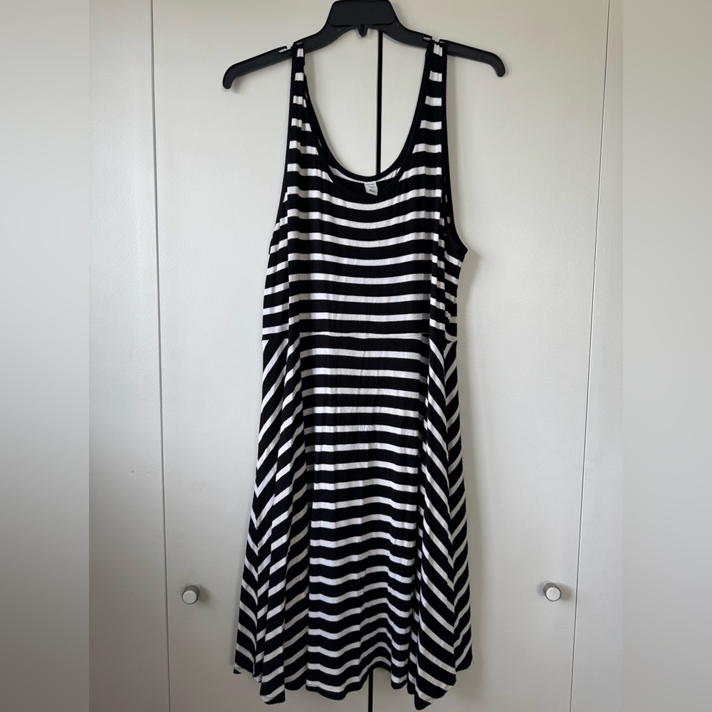 Old Navy Black and White Midi Sundress